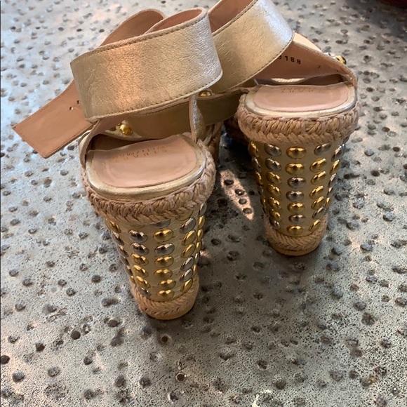 Stuart Weitzman- Hubcaps Bullets Wedges size 7 - Picture 4 of 5